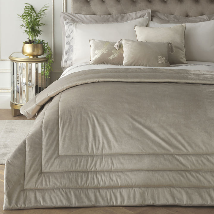 Chic Bedspread by Laurence Llewelyn-Bowen in Oyster 150 x 220cm - Bedspread - Laurence Llewelyn-Bowen