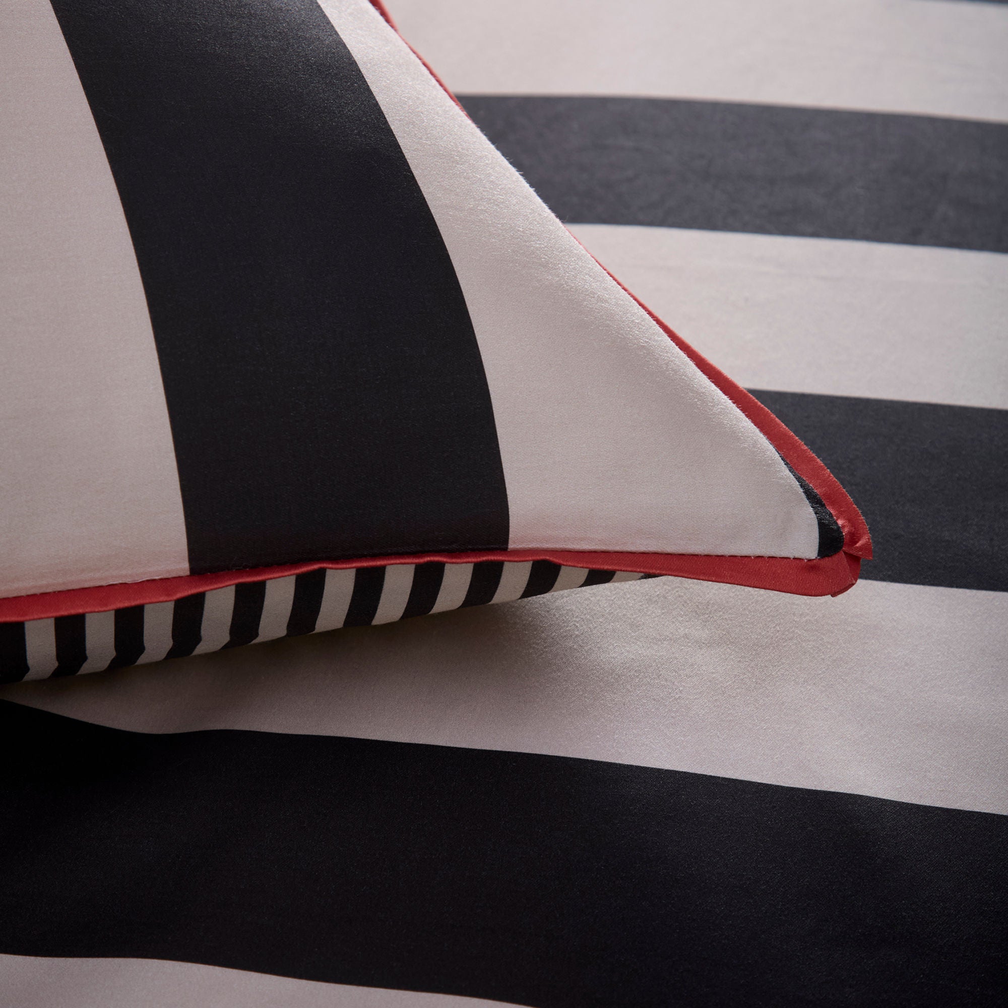 Festivo Circus Stripe Duvet Cover Set by Laurence Llewelyn-Bowen in Black