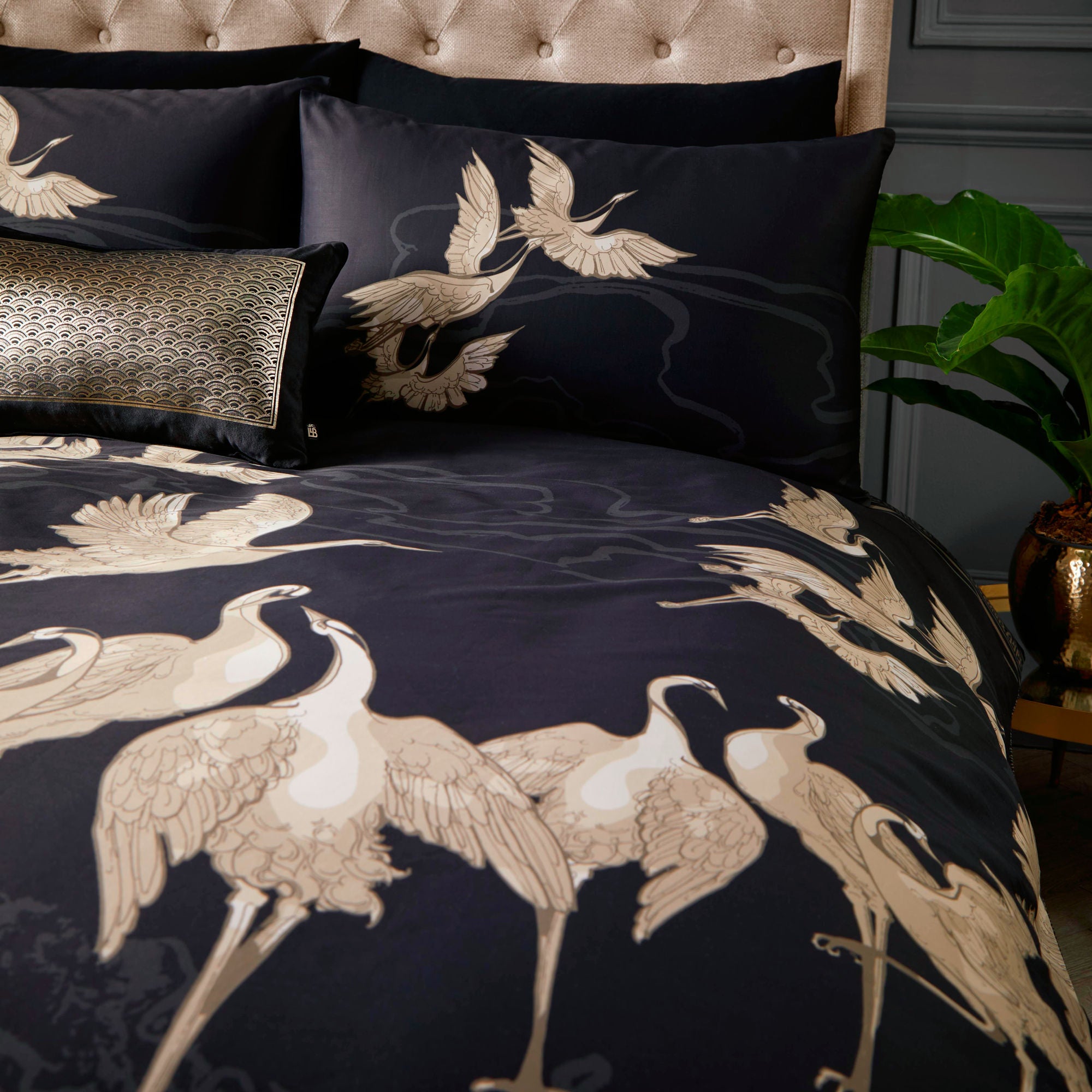 Kireina Duvet Cover Set by Laurence Llewelyn-Bowen in Black/Gold - Duvet Cover Set - Laurence Llewelyn-Bowen